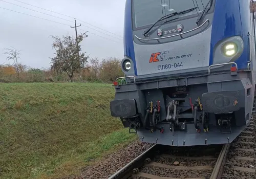 Tragiczny wypadek na torach! Młody mężczyzna zginął pod kołami pociągu