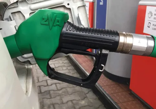 Ceny diesla i LPG straszą kierowców. Za to benzyna tanieje
