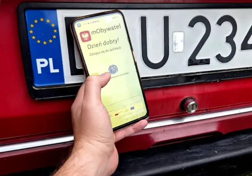 Auto zarejestrujesz przez telefon. Kurier przywiezie tablice pod same drzwi