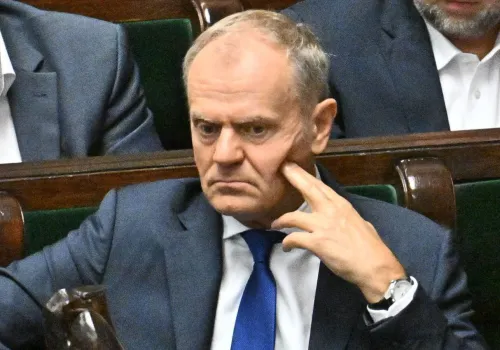 Nowy sondaż partyjny. KO pierwsze, ale rząd może stracić większość