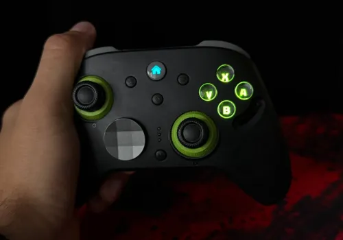 YAXO Wasp Ravage – test. Czy tani pad może konkurować z Xbox Elite?