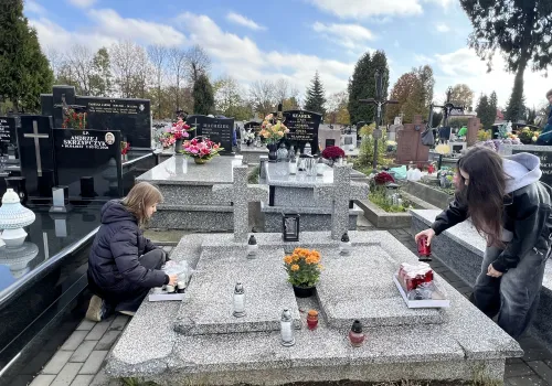 Miechowska nekropolia - młodzież pamięta