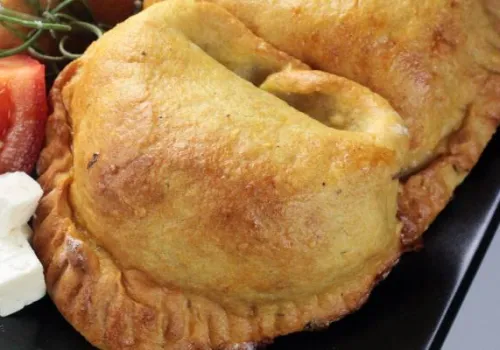 Pomysł na obiad. Pierogi ziemniaczane z kurczakiem i serem feta zapiekane w piekarniku