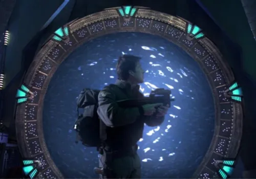 Zapomnij o STAR TREK, ta seria SCI-FI to POSZUKIWACZE ZAGINIONEJ ARKI w kosmosie!