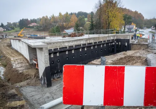Ponad 147 mln zł na drogę Dylągówka – Szklary. Prace przekroczyły półmetek