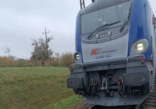Tragedia na torach w Jarosławiu. Młody mężczyzna zginął pod kołami pociągu z Krakowa