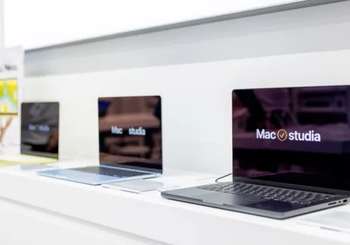 MacBook Pro z ekranem dotykowym wchodzi do sprzedaży. Jak kupić Maca taniej przed podwyżką cen?