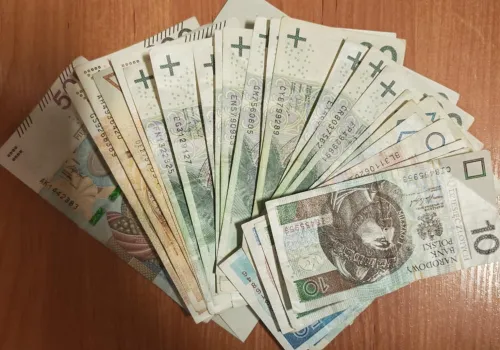 Wiedzieli o planowanej transakcji. Zatrzymali dwóch mężczyzn, gdy wymieniali pieniądze na narkotyki