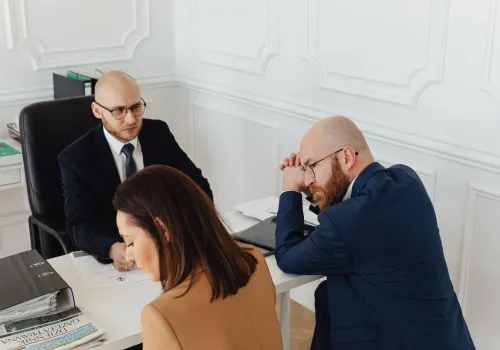 Notariusz dolicza ci 23 proc. do rachunku. Resort finansów: tak nie powinno być