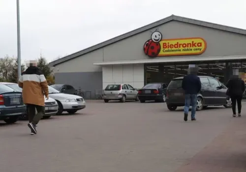 Ważna zmiana w sklepach przed Wszystkimi Świętymi. Klienci będą mieli więcej czasu na zakupy