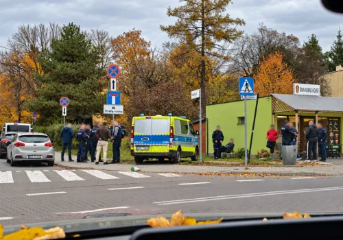 Awantura na Prądniku Czerwonym. Jeden z mężczyzn wyciągnął siekierę, kobieta została uderzona butelką