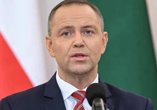 Karol Nawrocki pilnie przerywa podróż. Jest komunikat, wraca do Polski