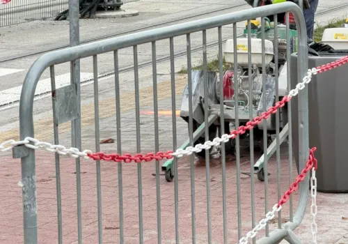 Dlaczego rozbierają nawierzchnię przy nowych przystankach w Krakowie? Mamy odpowiedź