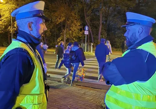 Zielona Góra. Pod cmentarzem uspokaja się ruch, w dzień był ogromny