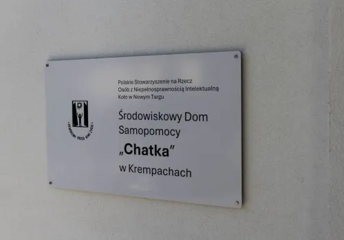 Dawna szkoła zamieniła się w miejsce pełne możliwości. Nowa „Chatka” pomoże 60 osobom z niepełnosprawnościami