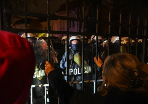 Prezydent przerwał lot do Senegalu. Czy siłowo wjedzie do Trybunału Konstytucyjnego?
