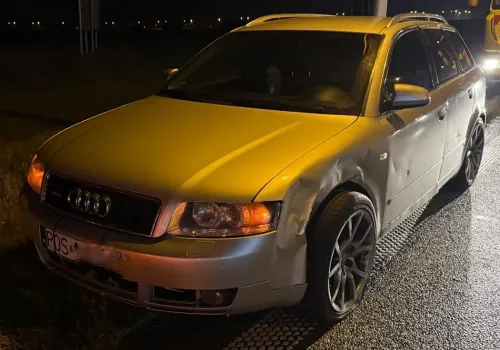 Zderzenie Audi i Chryslera przy Galerii Ostrovia