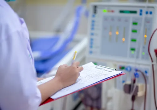 Błagał o dializę, trafił do psychiatryka. Nowe ustalenia w sprawie śmierci Kacpra