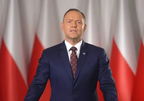 Nawrocki wylądował w Warszawie. Wiadomo, gdzie jedzie prosto z lotniska