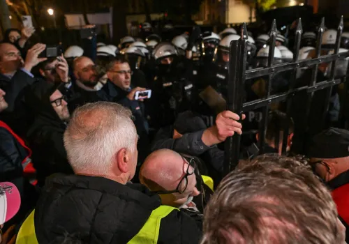Chaos przed TK. Zagraniczne media piszą o sytuacji w Polsce. "Sytuacja dramatycznie się zaostrza"