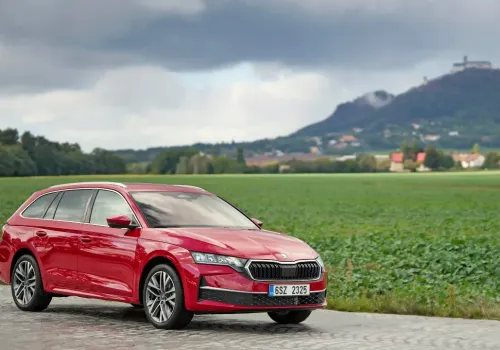 Toyota Corolla nie będzie miała już łatwego życia. Oferta Skody Octavii powiększa się o wersję hybrydową