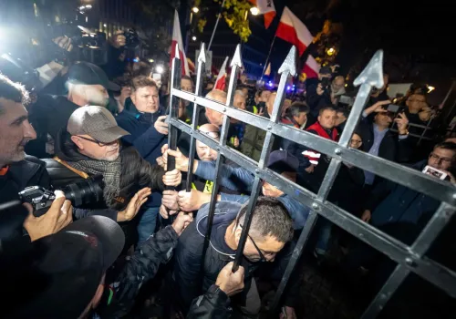 Karol Nawrocki siłą wdarł się w nocy do Trybunału Konstytucyjnego
