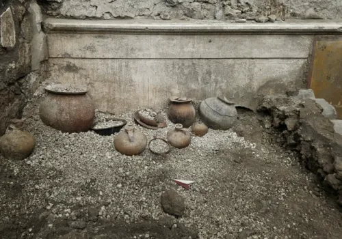 Ta szafa przetrwała katastrofę w Pompejach. W środku czekały skarby