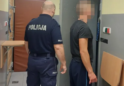 Dzielnicowy namierzył narkotykowy adres. Następnego dnia przyjechał z kryminalnymi