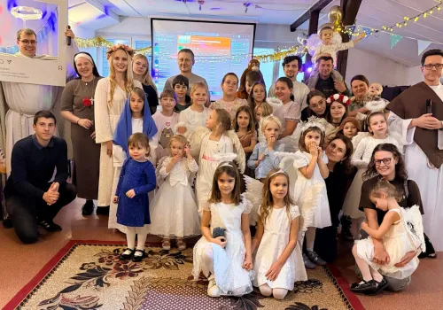 Bal Wszystkich Świętych w Złotowie. Dzieci bawiły się w strojach świętych i aniołów