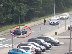 Grudziądz. Pijany 35-latek ukradł samochód i potrącił policjantkę [wideo]