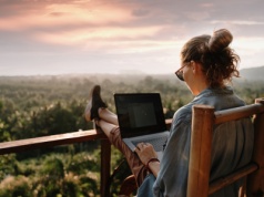 Laptop na podróż i do pracy zdalnej? Sprawdzamy kompaktowe notebooki do 13 cali