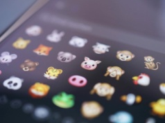 Naukowcy odradzają używanie emotki „kciuka w górę” w WhatsApp i podobnych komunikatorach