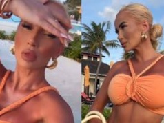 Ponętna Izabela Macudzińska okupuje malediwskie plaże, prężąc się w brzoskwiniowym bikini