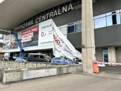 Z Dworca Centralnego zdjęto ogromną reklamę