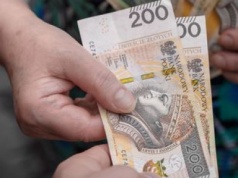 Zasiłek na opiekę nad rodzicem. Trzeba spełnić kilka warunków