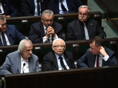 PiS na czele sondażu dla neo-TVP Info!