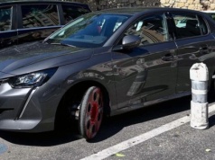 Peugeot 208 na czterech „chudych” kołach. O co tutaj chodzi?