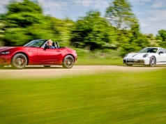 Mazda MX-5 i Porsche 911 Carrera T – frajda z jazdy z manualem w dwóch odsłonach