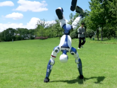 R1 to humanoidalny robot Unitree dostępny w sprzedaży. Robi salto, ale czy posprząta mieszkanie?