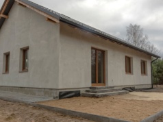 Dom gotowy w 6 miesięcy. Coraz więcej Polaków się na to decyduje
