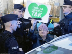 "Babcia Kasia" ugryzła działacza fundacji pro-life. Usłyszała prawomocny wyrok
