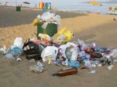 Latem Polska tonie w śmieciach. Odpowiedni recykling to nasz wielki problem
