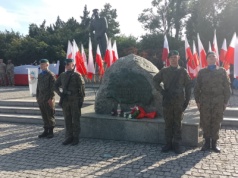 W godzinę „W” zawyły syreny. Obchody 81. rocznicy wybuchu Powstania Warszawskiego w regionie [zdjęcia]