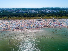 Tragedia na plaży w Sarbinowie. Utonął 70-latek
