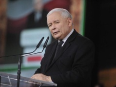 PiS odpala aplikację Biało-Czerwoni. Kaczyński ogłasza nowy kurs partii