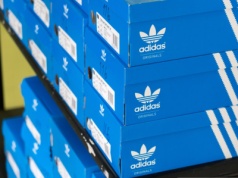 W tych butach stopy odpoczywają - kultowe sneakersy Adidas znacznie taniej. Obniżką szokuje też Puma
