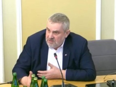 J.K. Ardanowski: Rząd dopłaca miliardy międzynarodowym złodziejom, którzy na rolnikach pasożytują