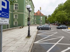 Był dla radnych, będzie ponownie dla mieszkańców. Parking pod UM będzie czasowo darmowy