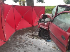 Rodzinna tragedia na drodze powiatowej. Nie żyje matka i jej syn