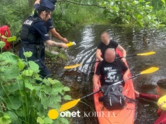 Płynęli kajakiem. Nie spodziewali się takiego spotkania